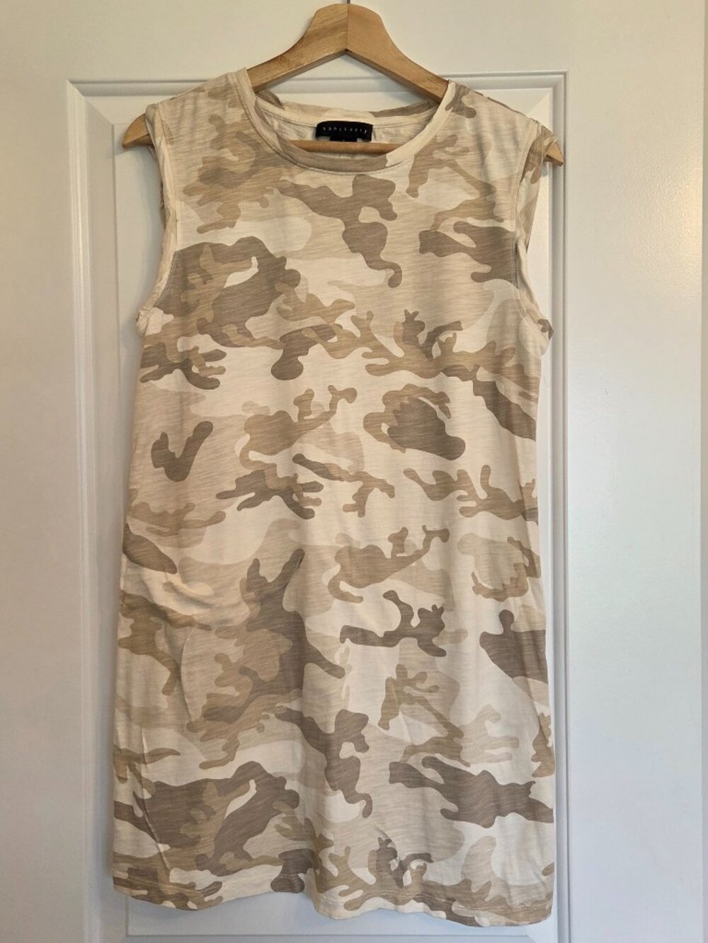 Sanctuary Easy Way dress camouflage print. Mini. T-shirt like material size smal